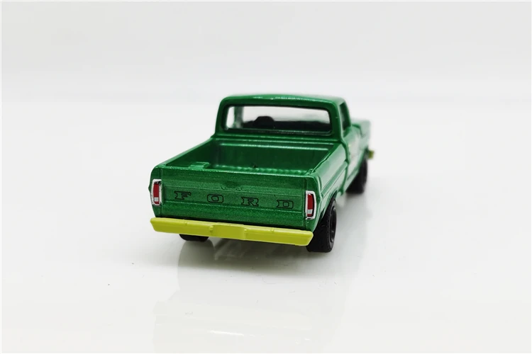 Greenlight 1:64 1969 Ford F100 Quaker State Green без коробки| |