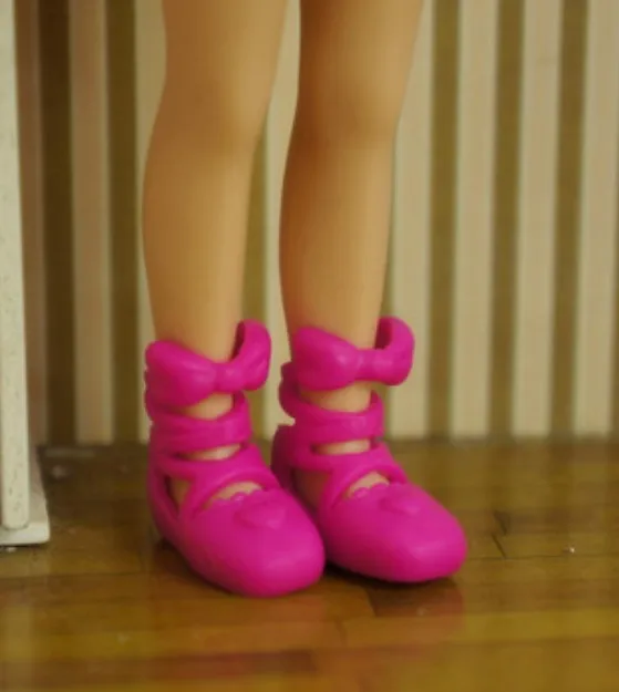 a pair of shoes Новые стильные кукольные туфли маленькая игрушечная обувь для кукол kally BBIA12 - Цвет: a pair of shoes