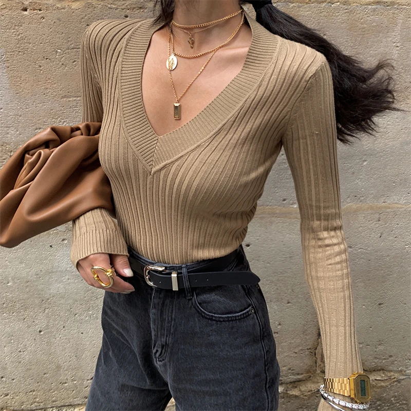 Женский трикотажный джемпер с глубоким V-образным вырезом | Женская одежда