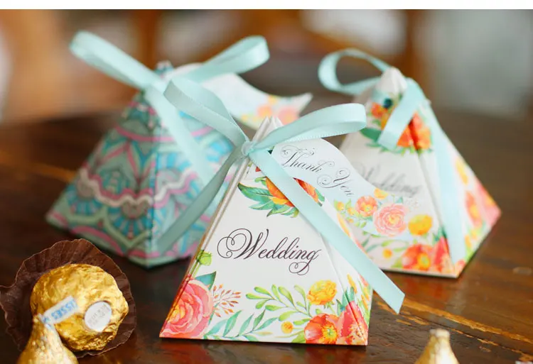 

100pcs Creative Candy Box Baby Shower Favors Triangular Pyramid Wedding Favors Gifts Box Bomboniera Party Supplies