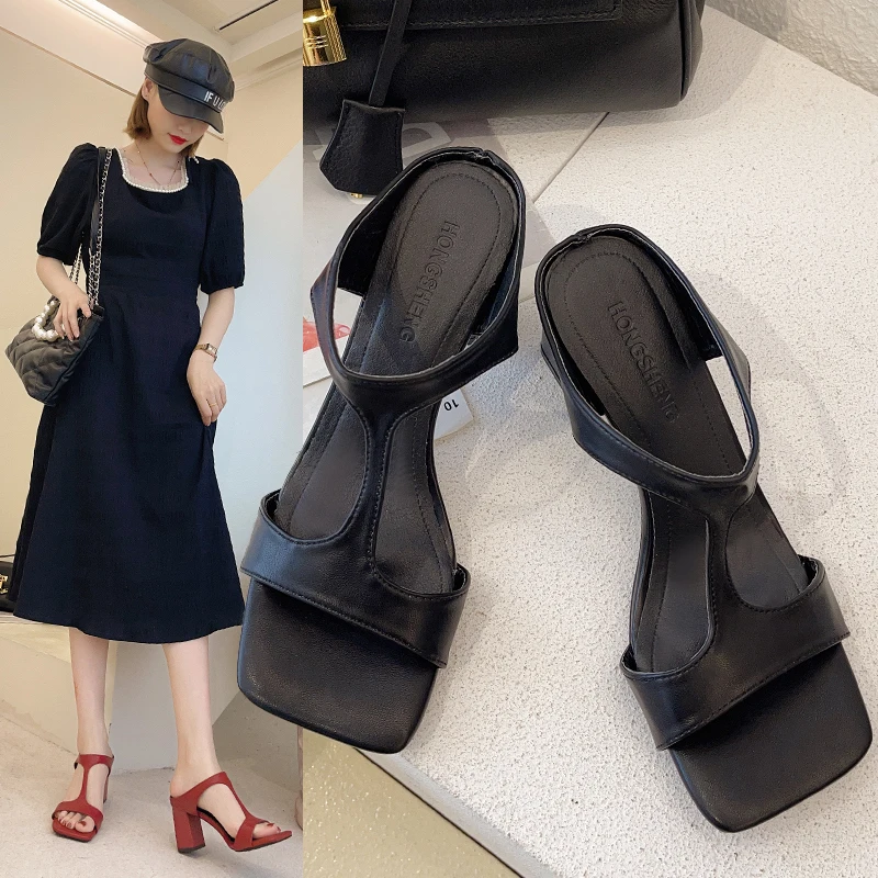 

Summer Fashion Simple Daily Low Heel Set Foot Casual Sandals Outdoor Non-Slip One-Word Buckle Slippers Size 34-39 Wholesale