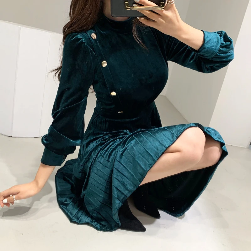 Винтажное женское платье с рукавами-фонариками и высокой талией однотонное