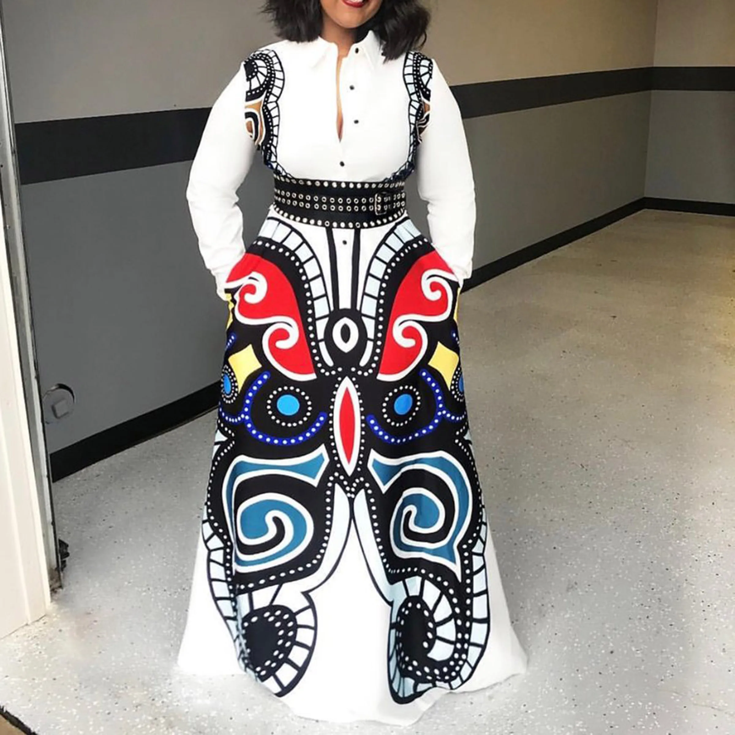 Женское длинное платье большого размера белое вечернее с животным принтом синее