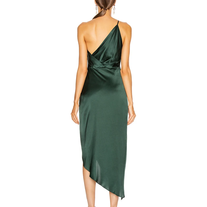 Женское атласное платье на одно плечо без рукавов тонких бретельках вечерние