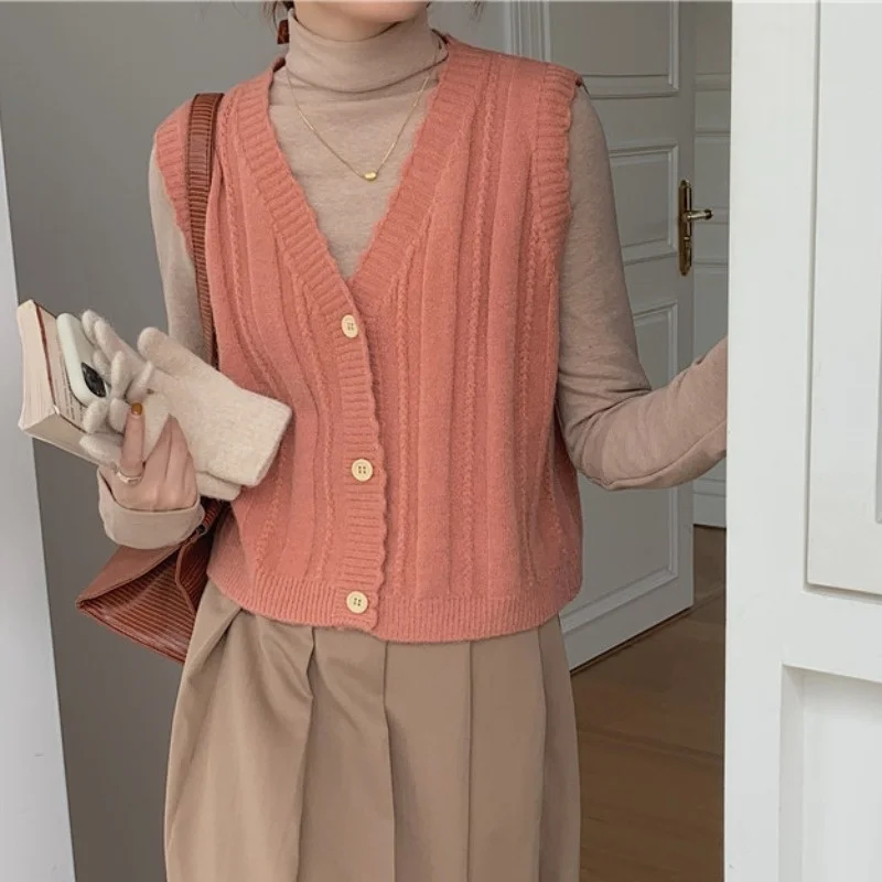 Женский вязаный кардиган с V-образным вырезом |