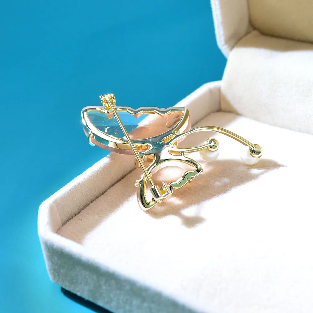 

CINDY XIANG Pearl And Crystal Butterfly Pin Brooches For Women Copper Jewelry Wedding Romantic Brooch 2 Colors Available