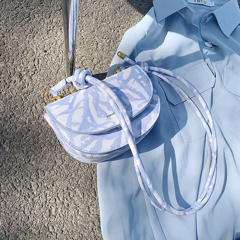 

The new trend of 2021 is the trend of multi-functional women's cross-body saddle bag Ins super hot bag