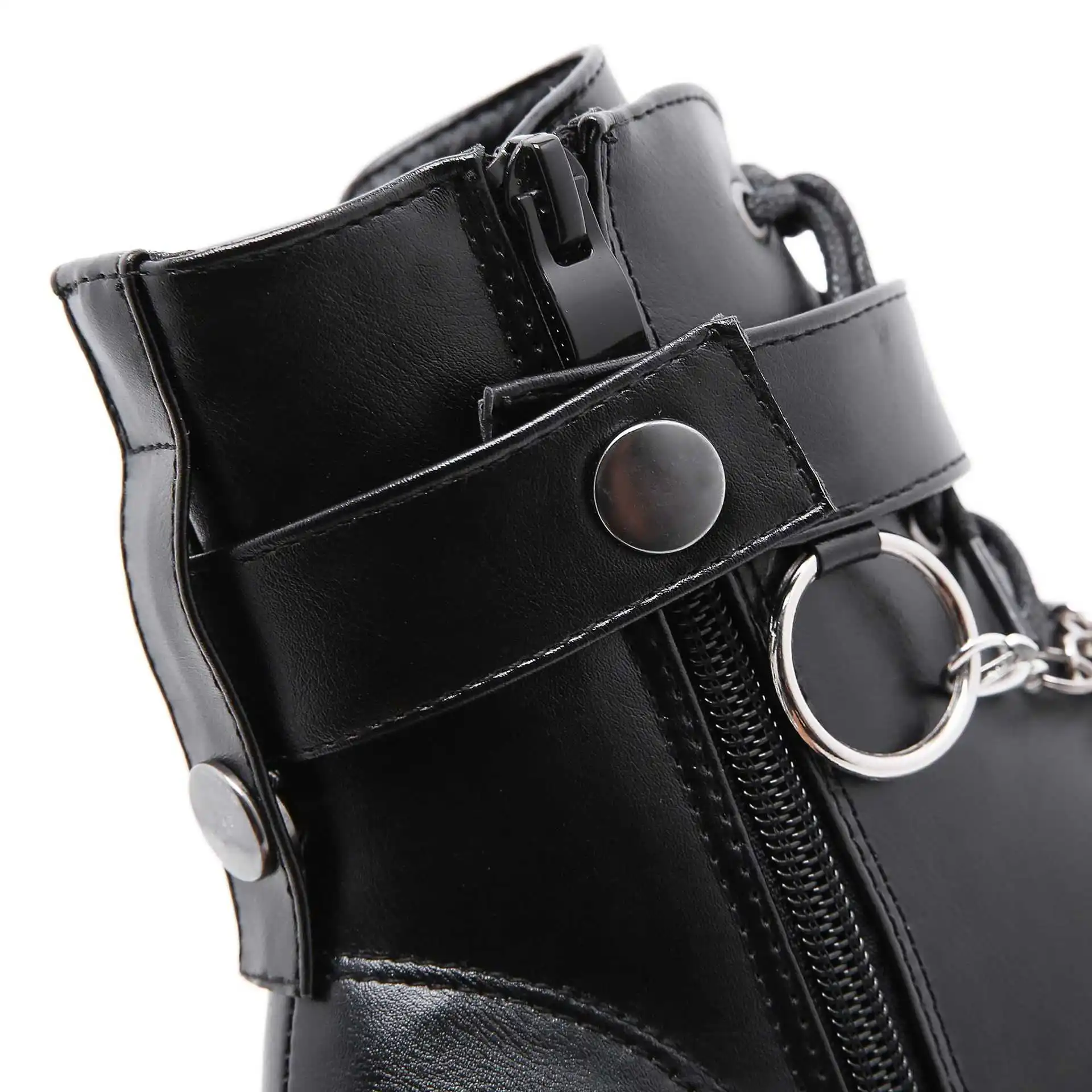 

New large chain heavy soled waterproof platform women's shoes in 2020