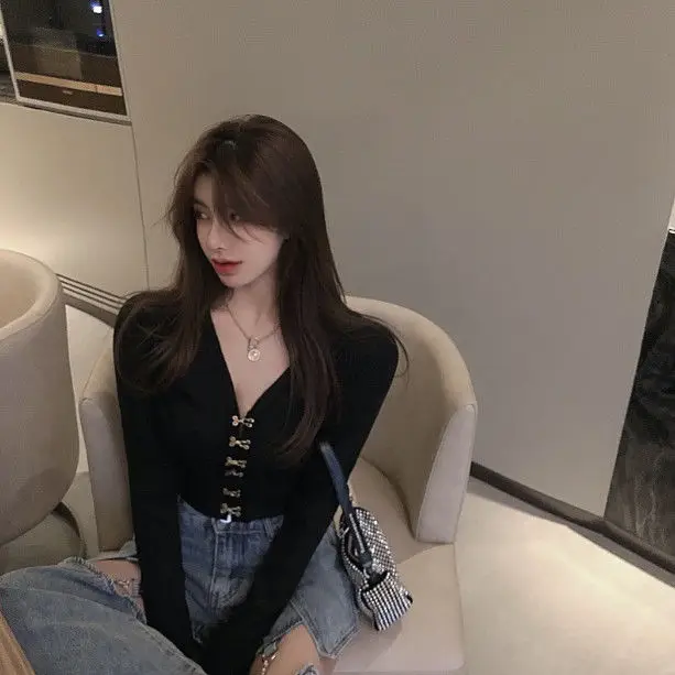 

Sexy v-neck knit bottoming shirt with short umbilical