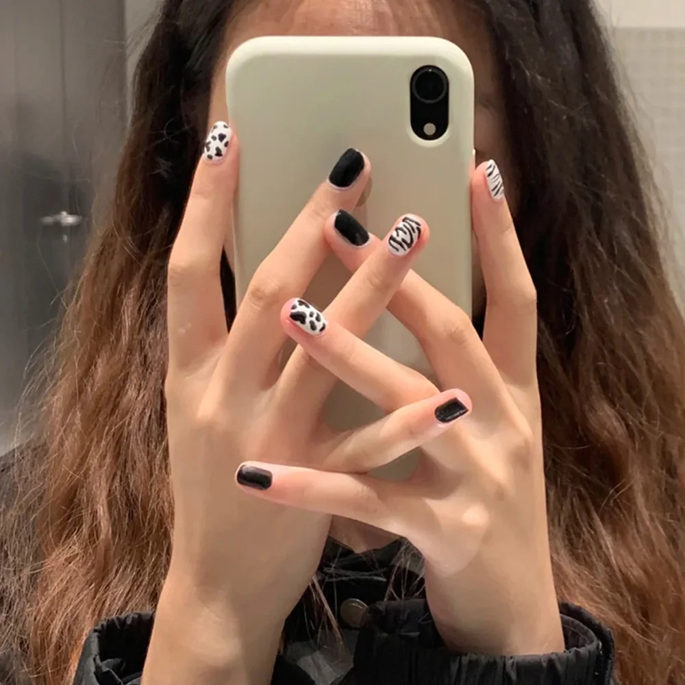 24 шт./коркор. накладные короткие ногти матовые черные и белые молочные коровы