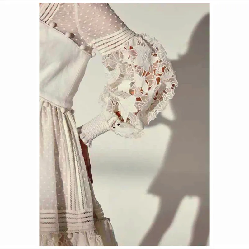 

Fashion Runway dress 2020 spring Vintage Lace Dress Embroidery Puff Sleeve Elegant V-neck Collar White Princess party Dress