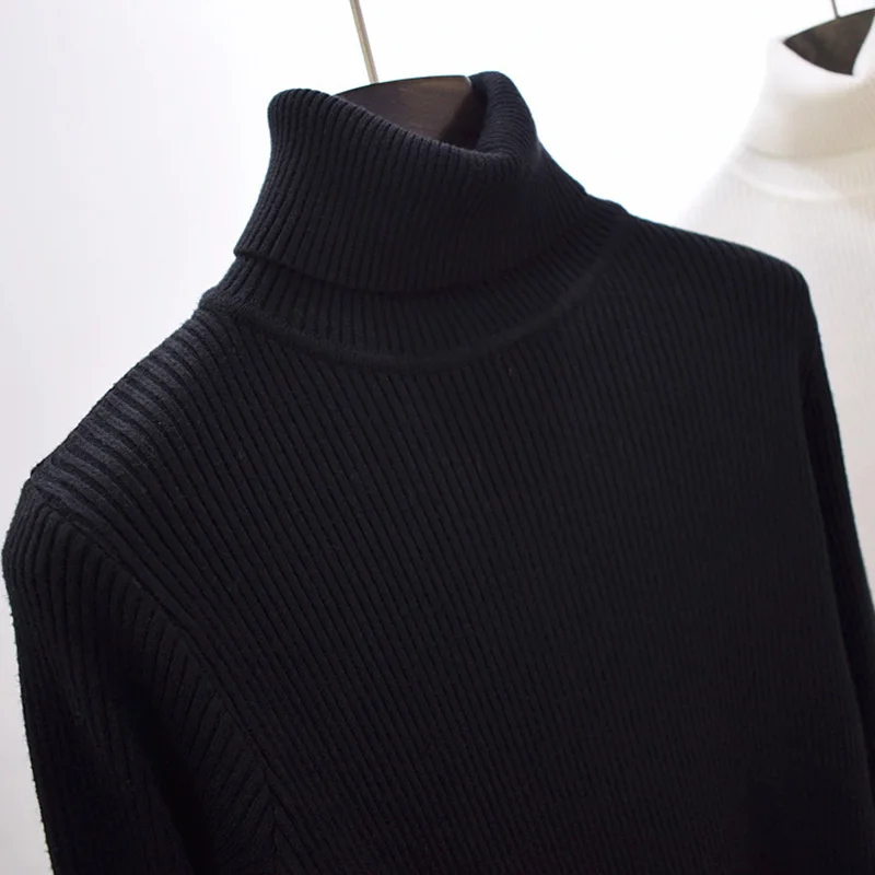 Женский трикотажный пуловер с высоким воротником белый мягкий тонкий однотонный