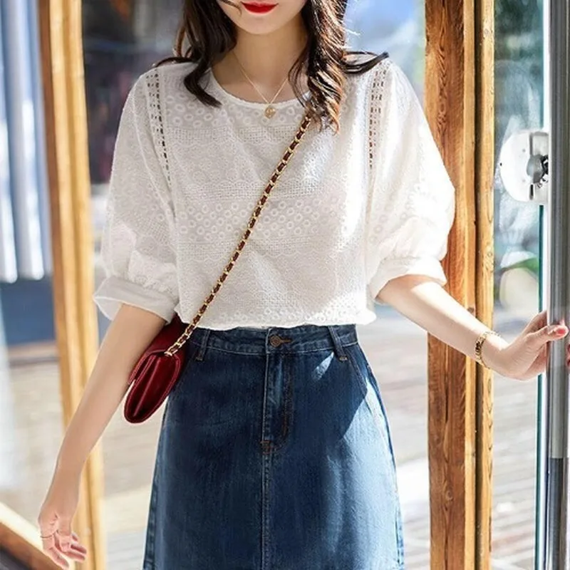 

Summer New 2021 Korean Fashion Women's Lantern Sleeve Loose Shirts Embroidery Cotton Lace O-neck Casual Blouses Plus Size