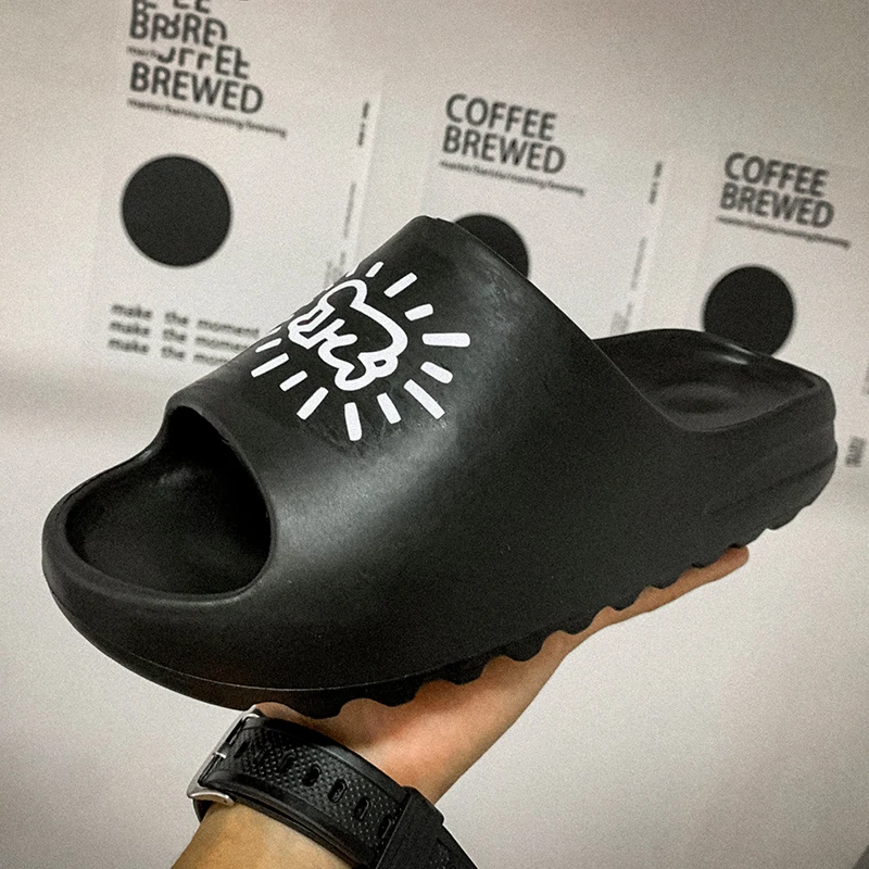 

WEH Home Slippers Black 2021 Kanye Thick Bottom Clogs Flip-flop Solid Light Sandal Comfortable Breathable Indoor Chaussure Homme