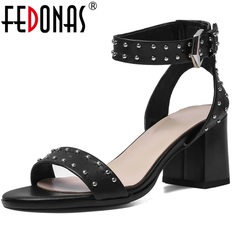 FEDONAS/пикантные женские босоножки с металлическим украшением в римском стиле