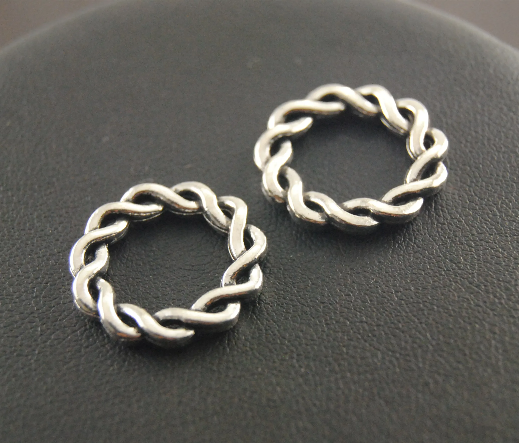 30 шт 2 цвета воск Карма круг кольцо Амулеты Браслет DIY ювелирные изделия 20 мм |