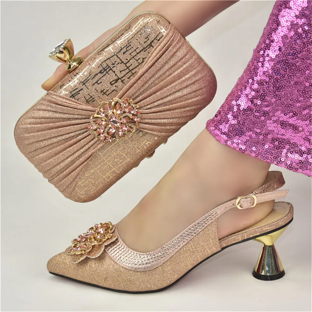 

Buckle Strap Beautiful Decorated With Rhinestone Italian Women Wedding Shoes and Bags Champagne Color 2021 Noble Slippers Summer