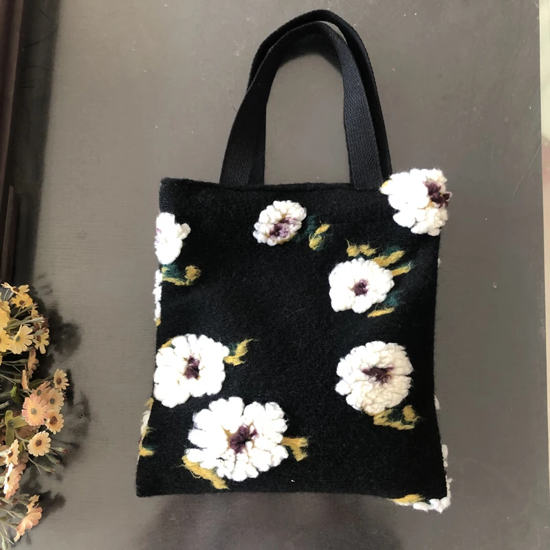 

Autumn and winter new niche retro three-dimensional embroidered flowers hand bag plush one-shoulder bag ins Korean student bag