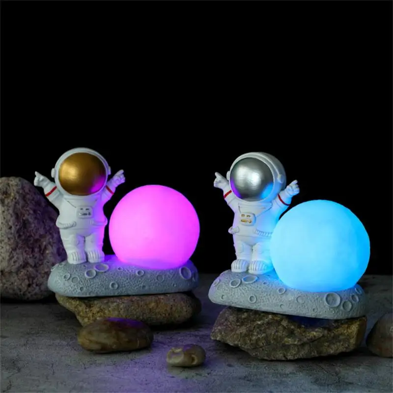 

Ночник в виде астронавта, космонавта, Луны, прикроватная настольная креативная декоративная настольная лампа, Подарочный светильник для де...
