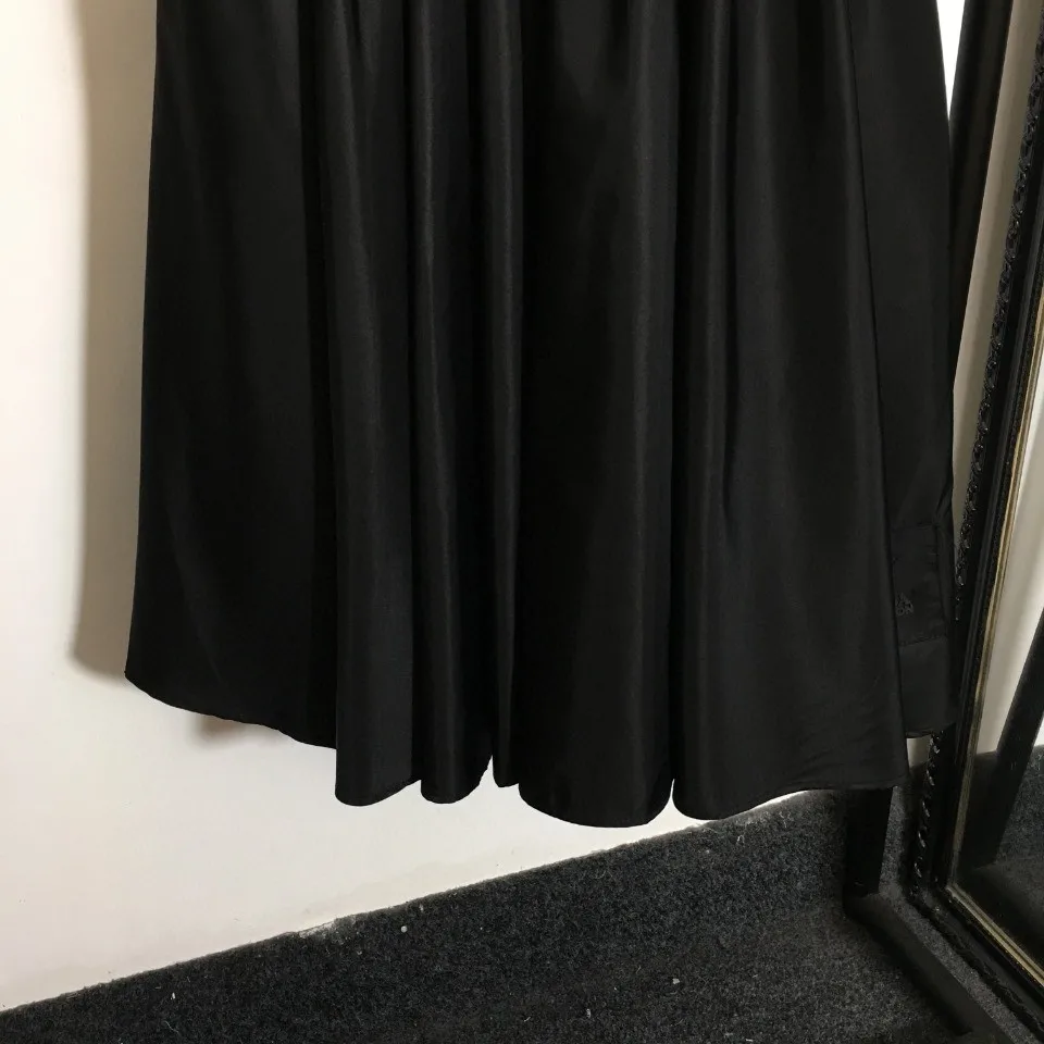 

High Quality Luxury Summer Sexy Women New Style Metal Triangle Logo Waist Pleated Sleeveless Vest Dress