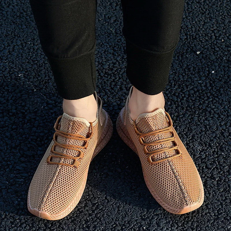 Мужские кроссовки на шнуровке черные или цвета хаки для бега повседневная обувь