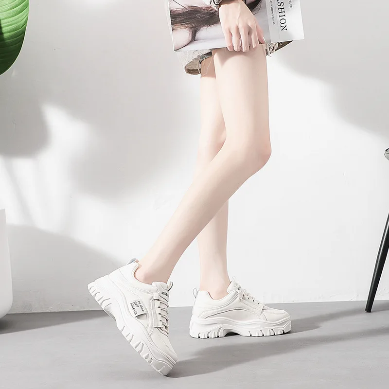 Женские кроссовки на массивной вулканизированной подошве платформе