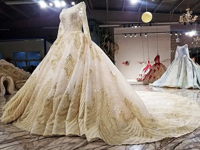 Свадебное платье цвета шампанского и золотого с длинным рукавом настоящие