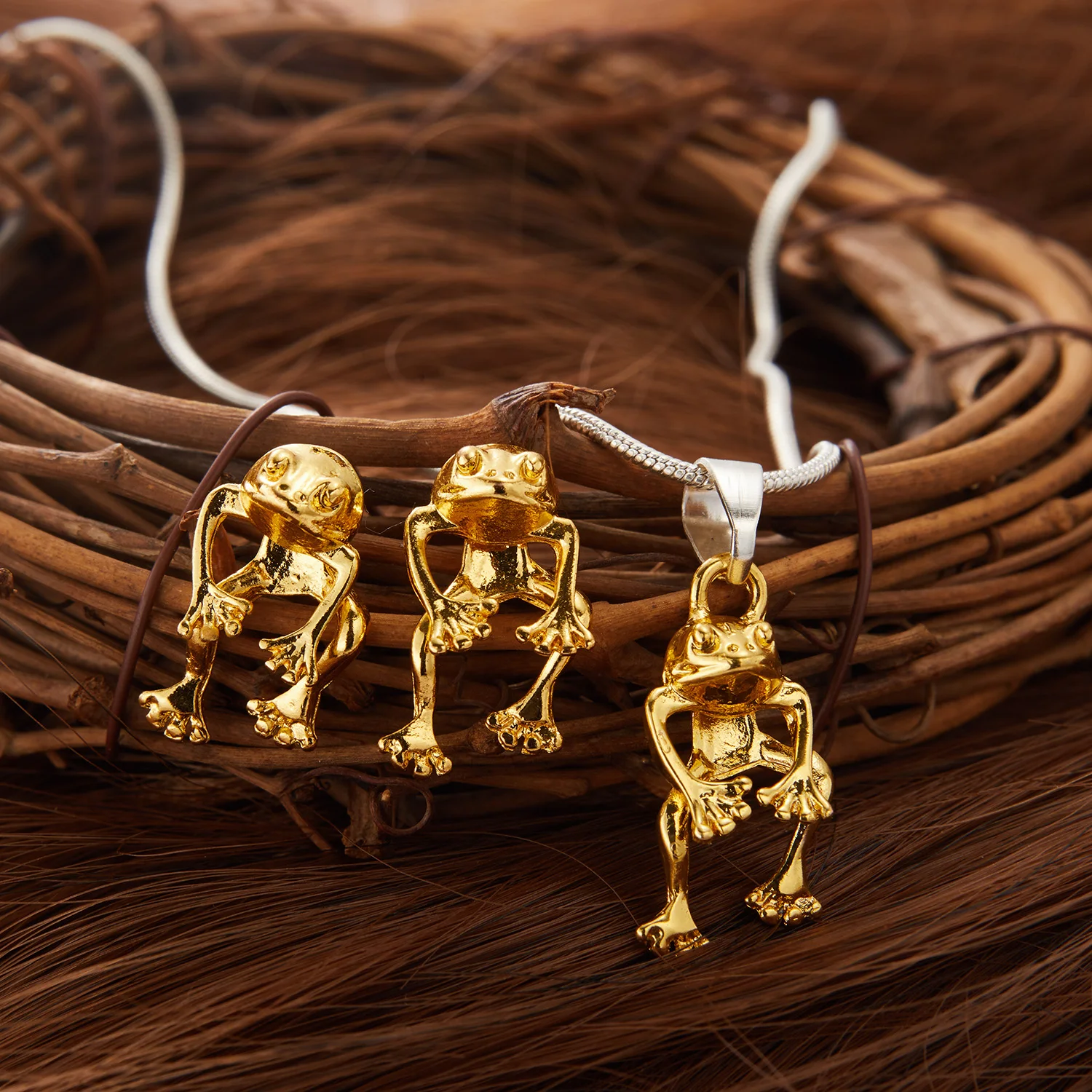 

Vintage Gothic Frog Stud Earrings Necklace Set For Women Girls Cute Animal Pendant Earrings Piercing Ear Cuff Jewelry Set