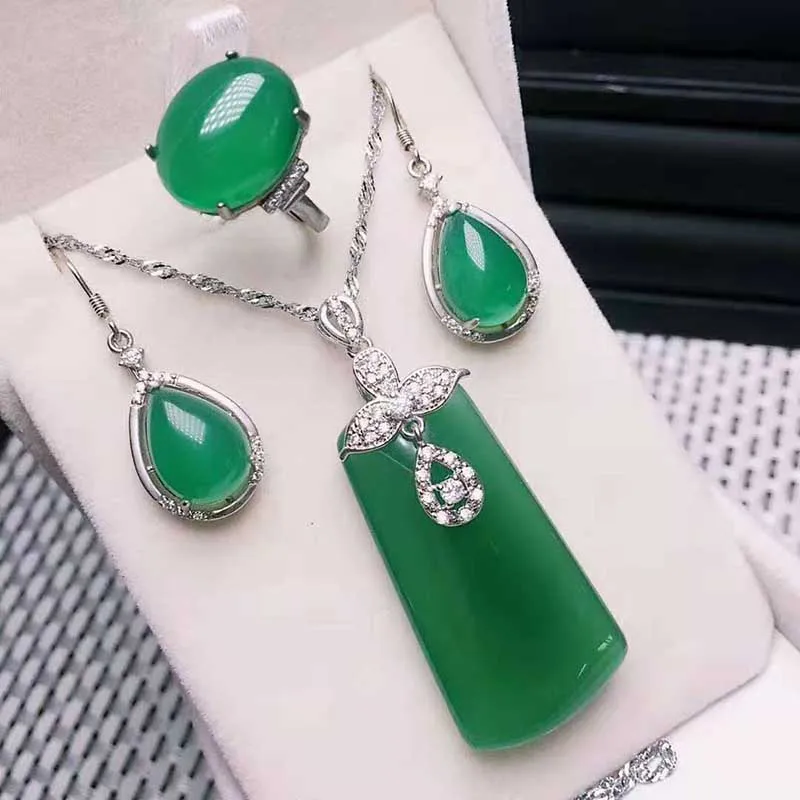 Комплект из трех предметов серебра 925 пробы с зеленым кулоном и кольцом|Ювелирные