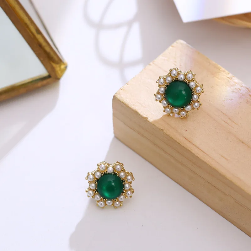 

2020 New Vintage Round Green Crystal Stone Stud Earrings Women Fashion Temperament Ear Stud Pearls Round Stone Jewelry