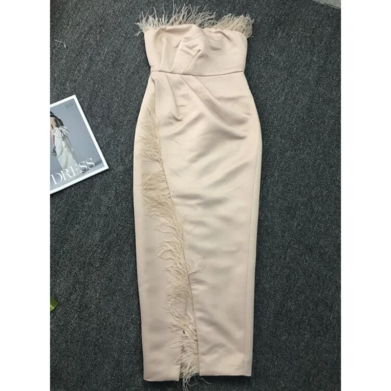 Женское коктейльное платье летнее черно-белое без бретелек с перьями 2019 | Женская