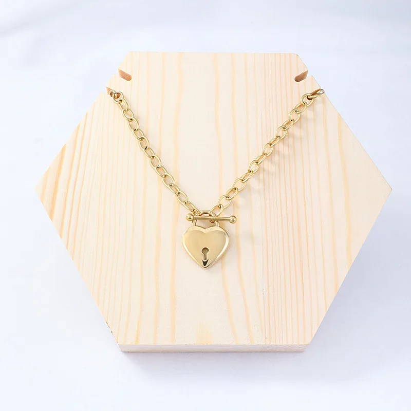 

Trendy Women's Heart Necklace Creative Personality Golden Love Pendant OT Buckle Baroque Titanium Steel Lover Lock Necklace