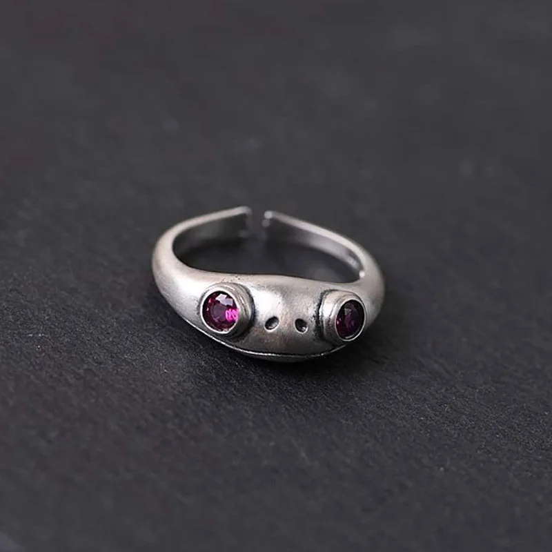 

Silver Plated Ring Frog Retro Personality Creative Animal Unisex Red Garnet Frog Open Adjustable Rings Jewelry