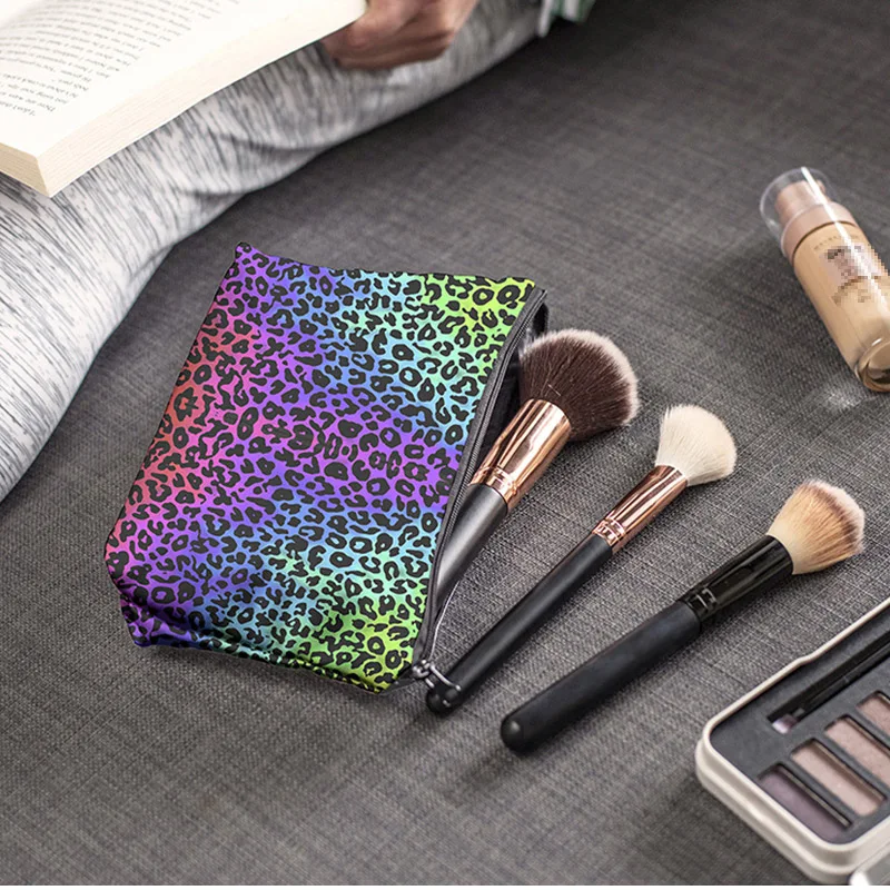 Леопардовая дизайнерская женская косметичка с 3D принтом вместительная на молнии