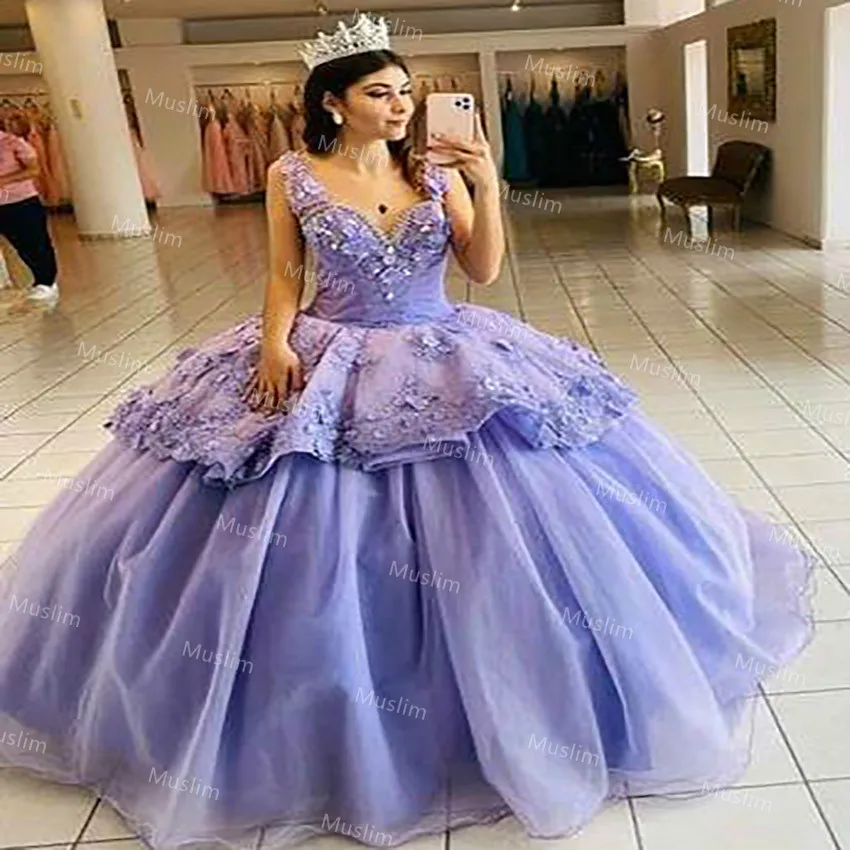 

Princess Lilac Quinceanera Dresses With Flowers Sexy V Neck Ball Gown Sweet 15 Dress Poofy Plus Size Prom Birthday Party Dress