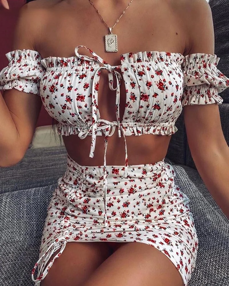 

Женский пикантный комплект из 2 предметов, летний костюм с цветочным принтом, укороченный топ с открытыми плечами и завязкой спереди и мини-...