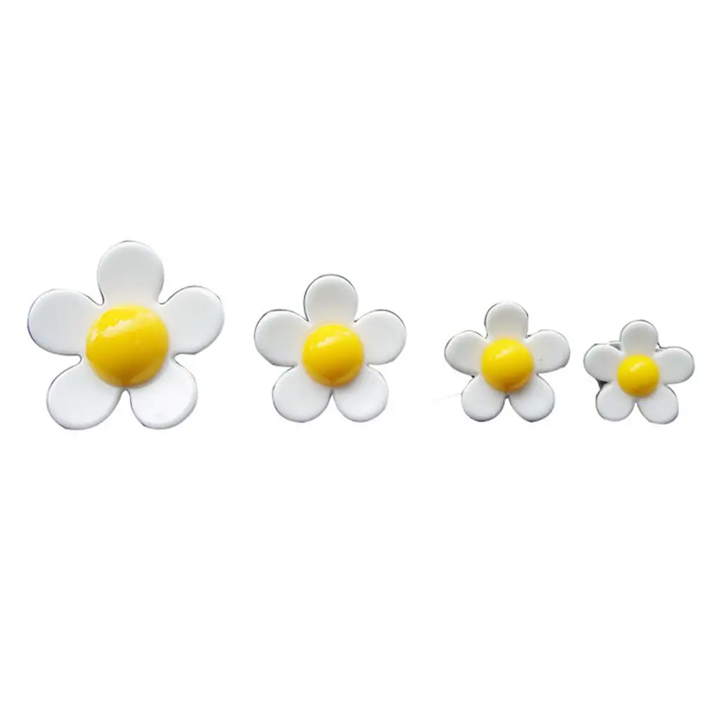 

4 Pcs 6 Styles Car Outlet Vent Perfume Small Daisy Air Conditioning Aromatherapy Clip Interior Decoration Supply Air Freshener