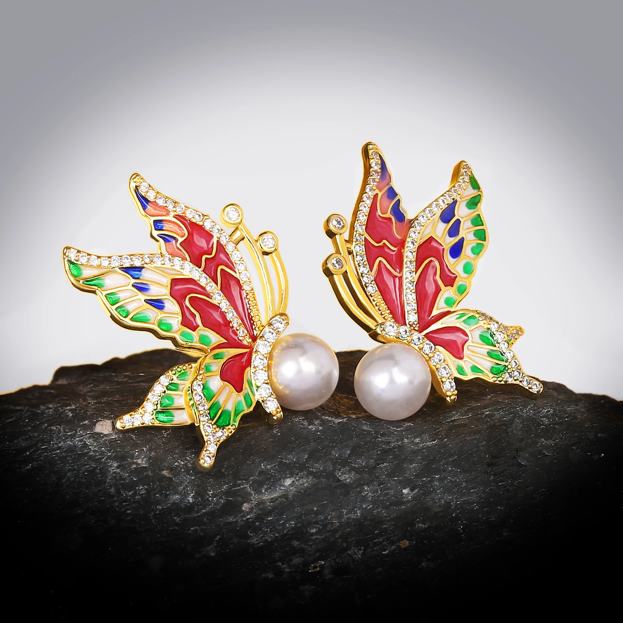 

Exquisite And Elegant Colorful Butterfly White Pearl Earrings For Ladies Colorful Zircon Jewelry Birthday Party Accessories