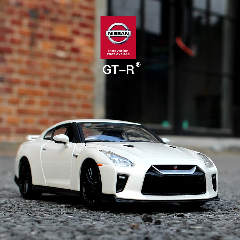 Модель автомобиля Bburago 1:24 2017 Nissan GTR литье под давлением модель из сплава имитация