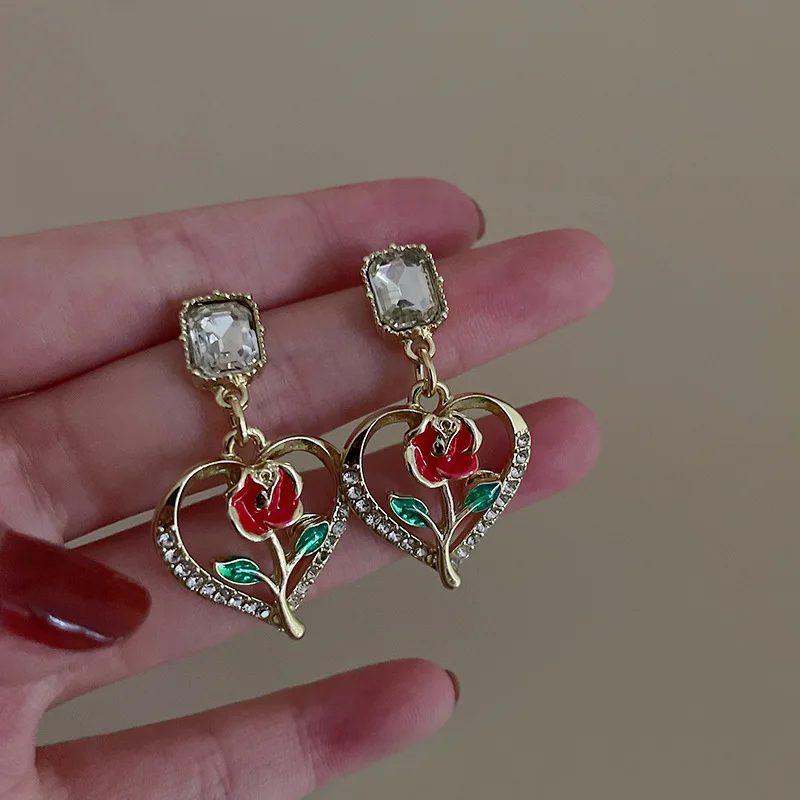 

2021 Wholesale Love Rose Earrings Retro Ladies Earrings Lovely Personality Natural Earrings