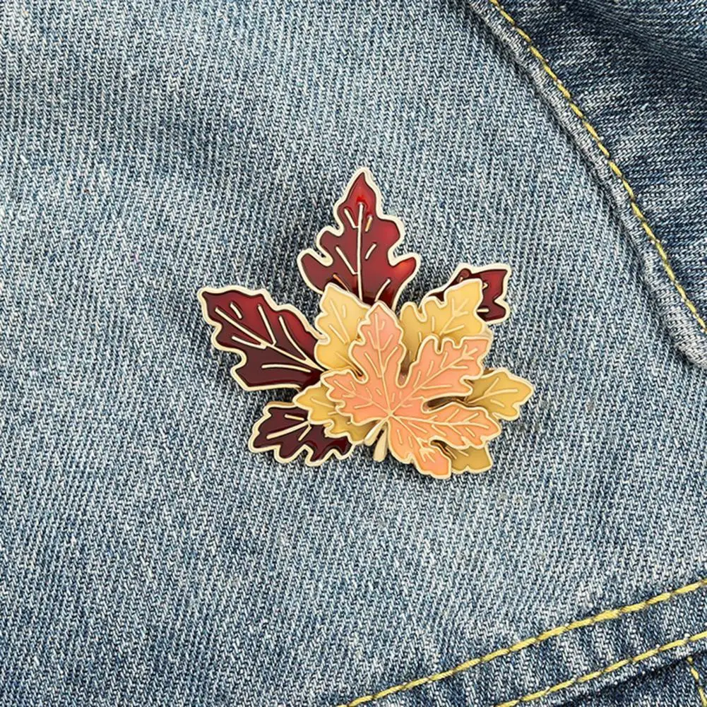 

Attractive Eco-friendly Vintage Retro Maple Leaf Badge Pin for Sweaters