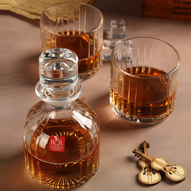 

luxury lead-free whiskey decanter set with 2 Pcs whiskey wine glass for Alcohol Bourbon Scotch 3 Pcs Set 210313-07