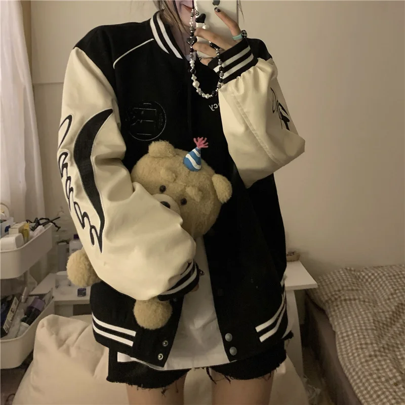 Твидовое пальто из искусственной кожи с вышивкой на осень и зиму свободная