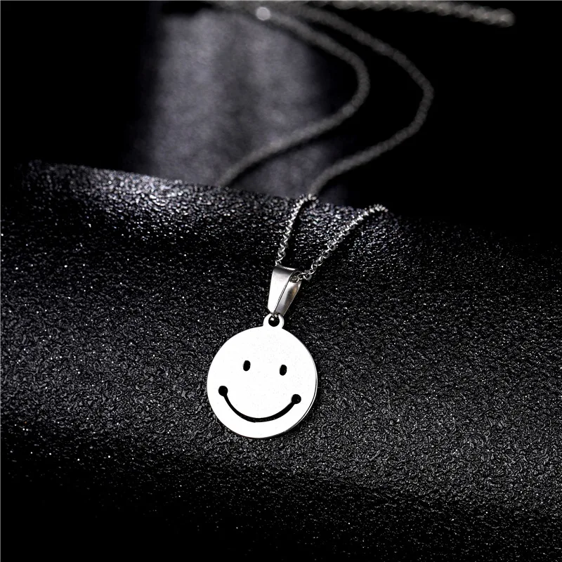 

2021 Korean Stainless Steel Sunshine Smiley Face Pendant Necklace Ladies Women Round Smile Clavicle Necklace New Year Jewelry