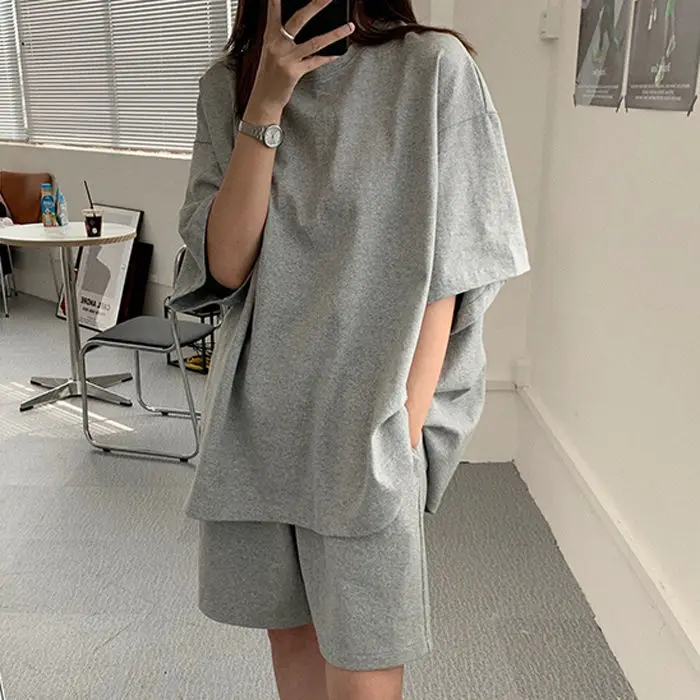 

2021 Korean version of white short-sleeved shorts two-piece suit women summer loose high waist casual sports tops Solid