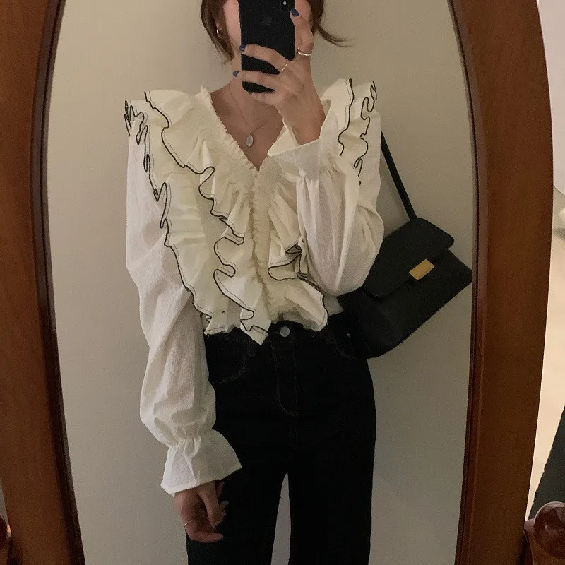 

French Sweet Court Style Lotus Leaf Pleated Shirts 2021 Women Large Lace Contrast V-Neck Flared Sleeve Blouses Ladies Tops