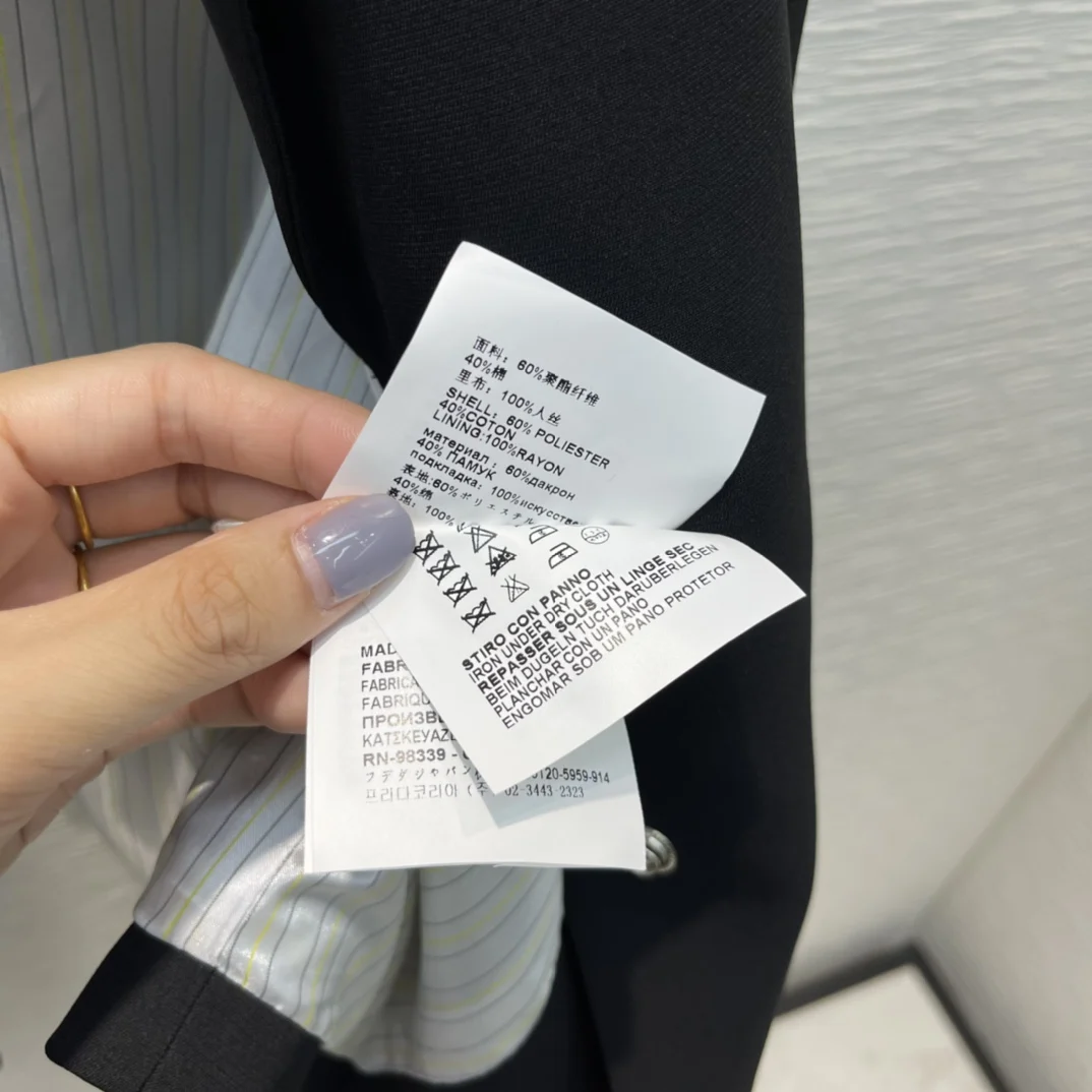 

Luxury 3D Cut V-neck Jackets Vest for Women Autumn 2021 High-end Brand Large Pocket Design Sleeveless Jackets Black Vest Lady