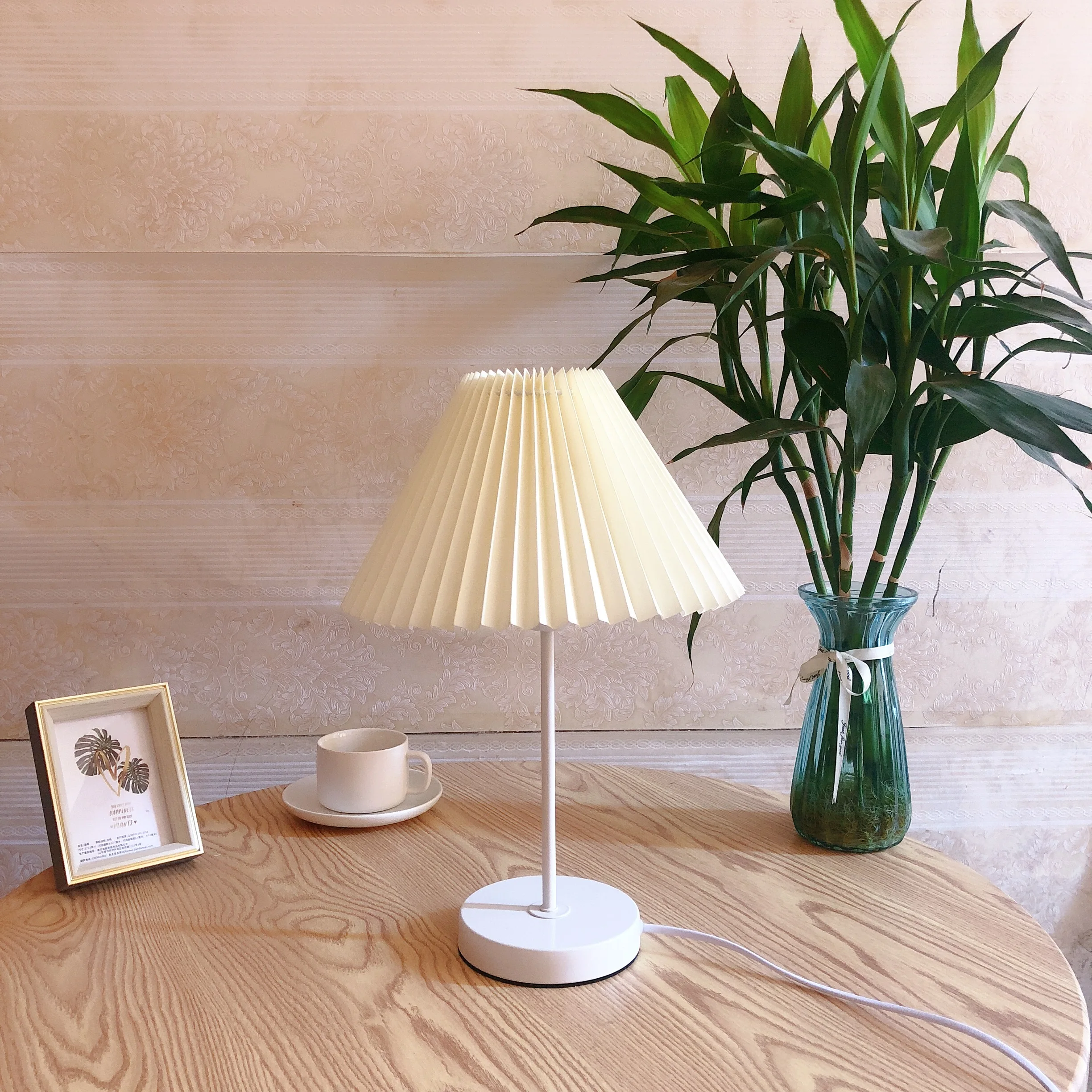

2021 Xianfan Eastern Europe white modern simple fabric PVC lampshade metal table lamp 110V-220V work desk lamp for study
