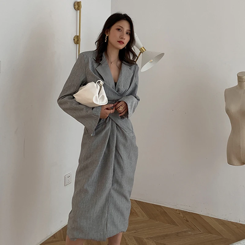 Женское асимметричное платье TWOTWINSTYLE летнее с отложным воротником и длинными