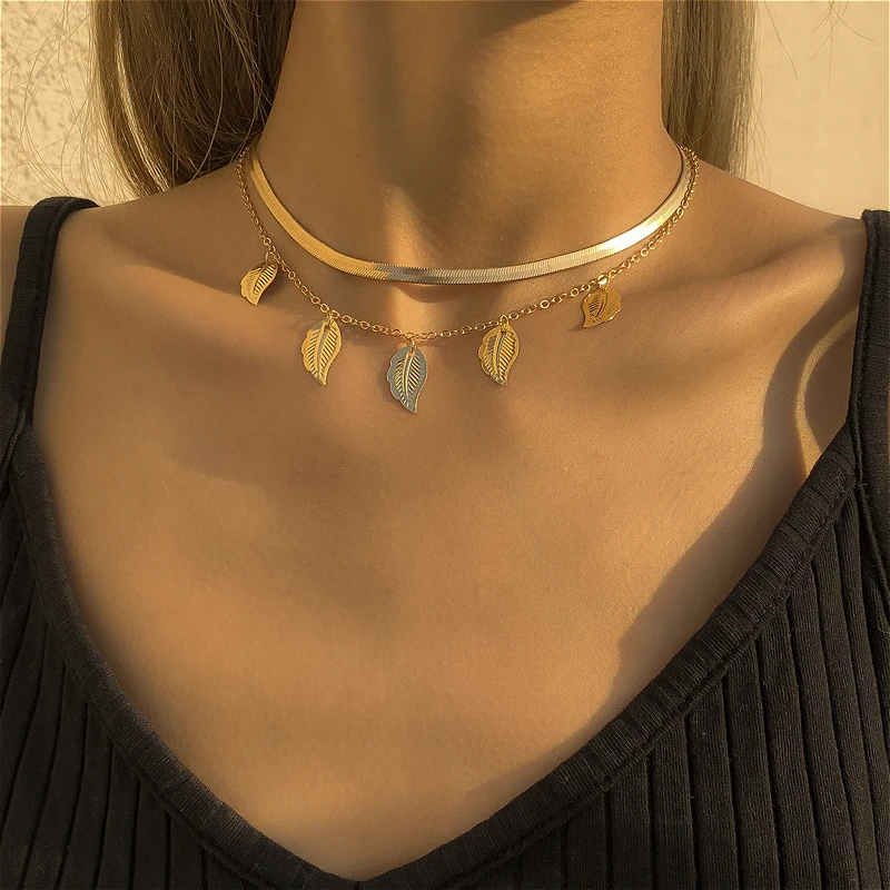 

Vintage Leaf Necklace Chains Leaf Alloy Pendant Collar Snake Chains Choker Womens Necklaces Jewelry